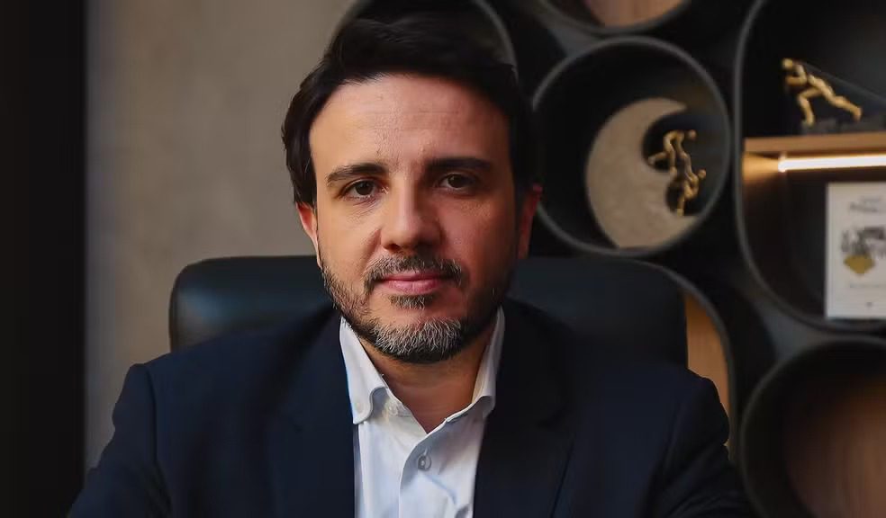 O efeito Renan Santos: crescimento nas redes já repercute nos bastidores da sucessão presidencial.