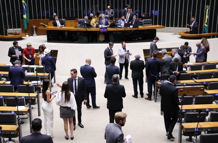 Câmara aprova convenção internacional sobre segurança e saúde no trabalho e amplia debate sobre proteção aos trabalhadores