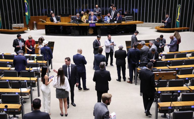 Câmara aprova convenção internacional sobre segurança e saúde no trabalho e amplia debate sobre proteção aos trabalhadores