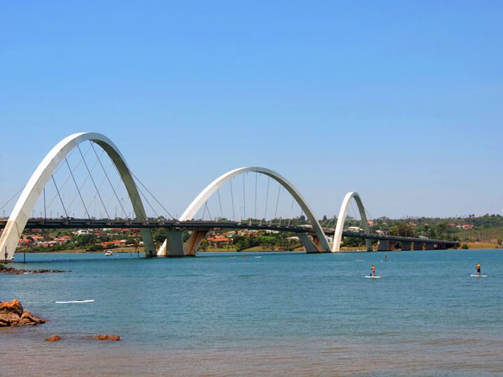 O “mar” de Brasília que nunca existiu: a história curiosa por trás do Lago Paranoá e da Ponte JK