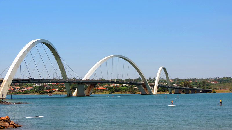 O “mar” de Brasília que nunca existiu: a história curiosa por trás do Lago Paranoá e da Ponte JK