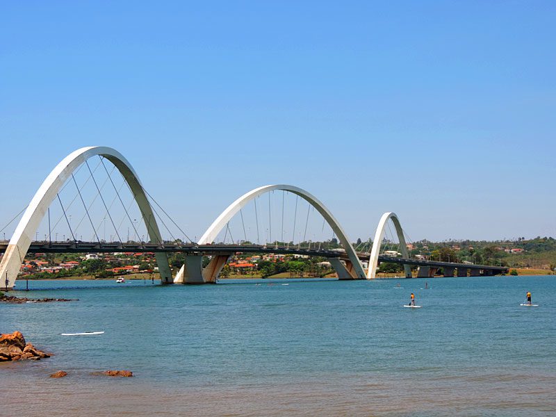 O “mar” de Brasília que nunca existiu: a história curiosa por trás do Lago Paranoá e da Ponte JK