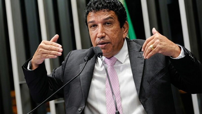 Justiça determina que Meta remova posts ofensivos contra Magno Malta