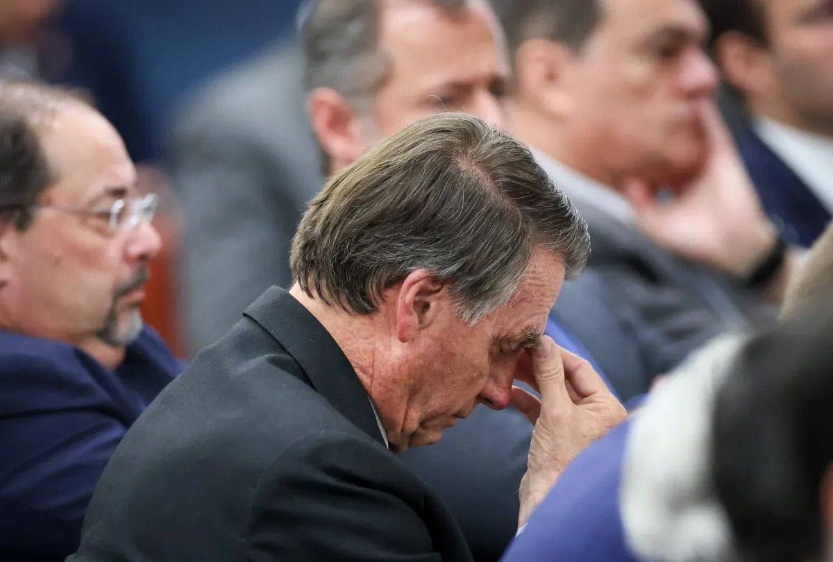 Crise envolvendo Michelle e Flávio preocupa aliados de Bolsonaro