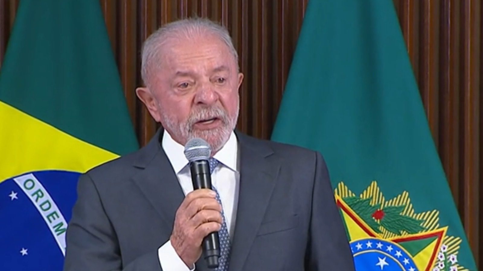 Lula reúne ministros no Planalto após novo tarifaço dos EUA e prepara reação do governo