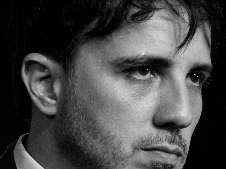 TSE tira Renan Santos de debates e restringe campanha digital; decisão monocrática acende alerta sobre liberdade política nas eleições