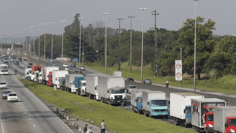 Lei garante frete mínimo no transporte de cargas e amplia fiscalização