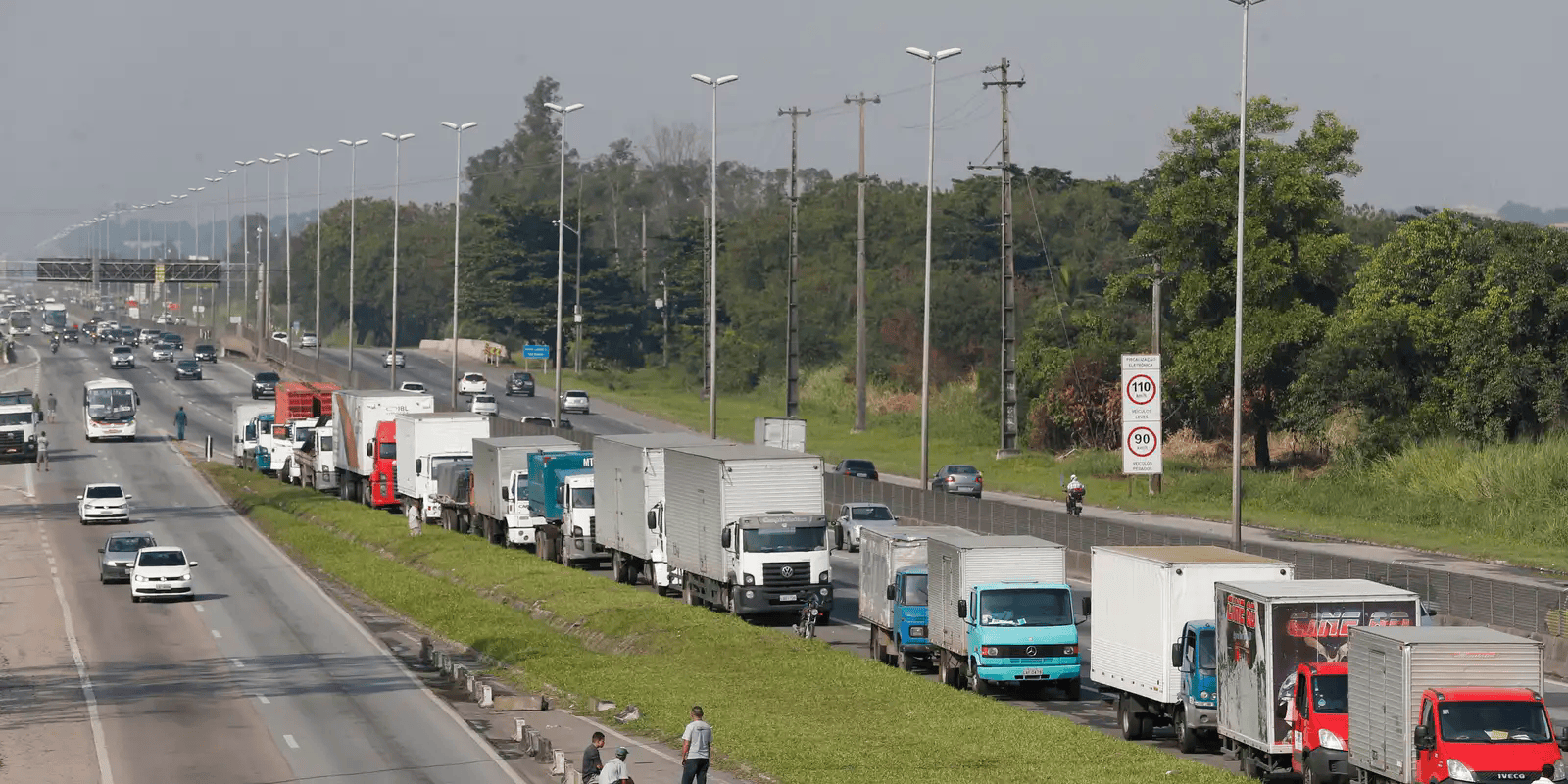 Lei garante frete mínimo no transporte de cargas e amplia fiscalização