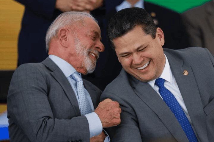 Lula e Alcolumbre terão encontro público em visita a navio-sonda no Amapá