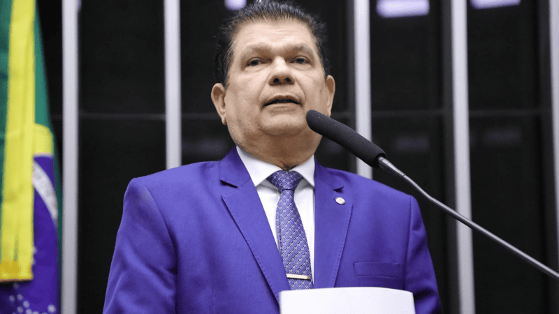 Lula pede saída de deputado da vice-liderança do governo na Câmara