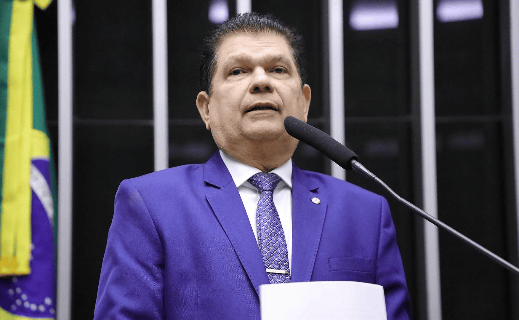Lula pede saída de deputado da vice-liderança do governo na Câmara