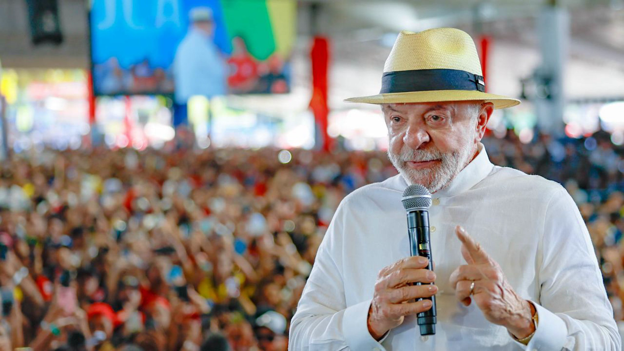 Mendonça manda Lula retirar vídeos com pedido antecipado de voto