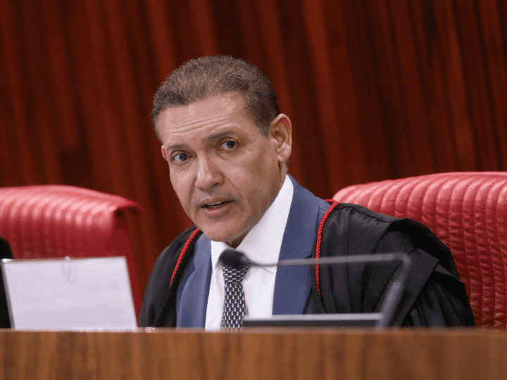 Nunes Marques apresenta segurança das urnas a embaixadores