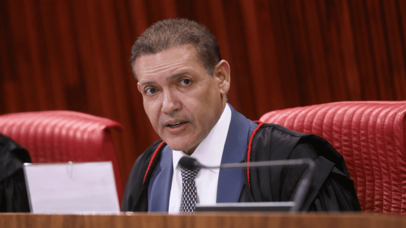 Nunes Marques apresenta segurança das urnas a embaixadores