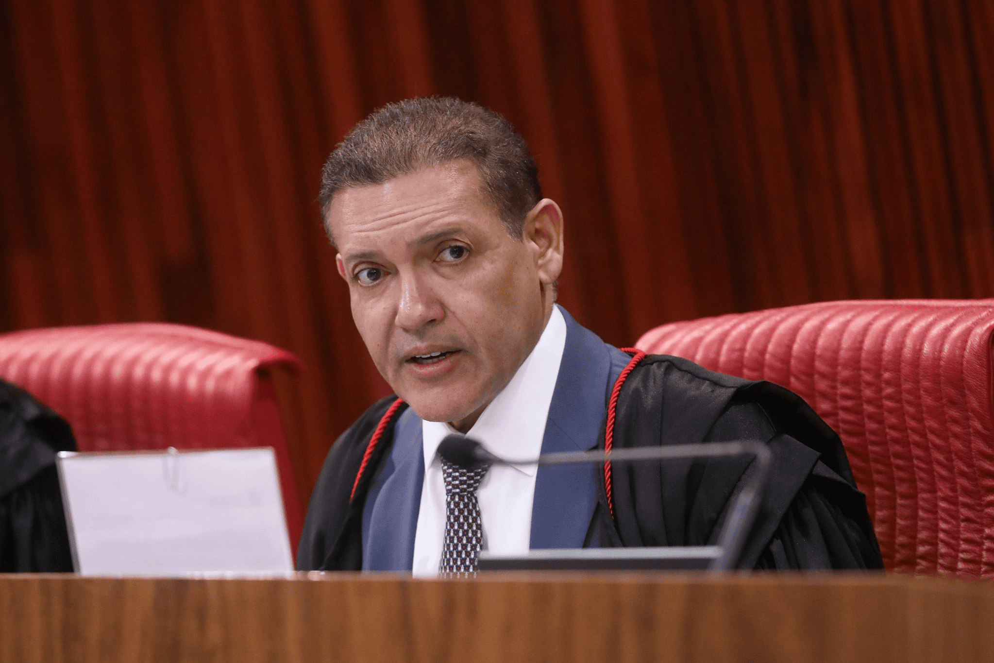 Nunes Marques apresenta segurança das urnas a embaixadores