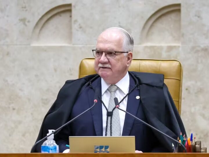 Guerra de decisões explode no STF: Dino derruba ordem de Mendonça, ministros pressionam Fachin e sessão é cancelada