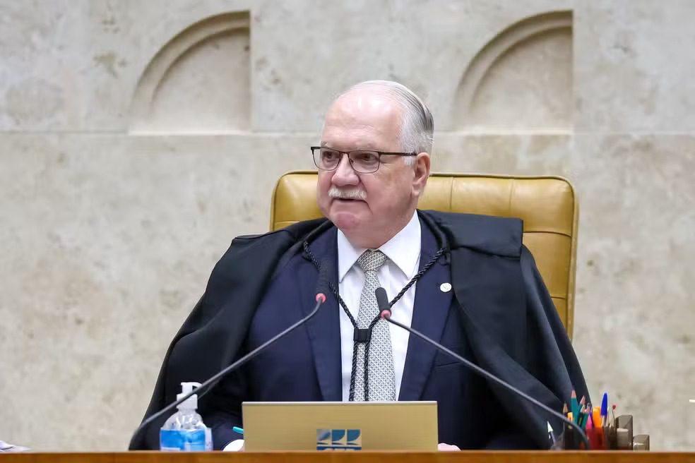Guerra de decisões explode no STF: Dino derruba ordem de Mendonça, ministros pressionam Fachin e sessão é cancelada