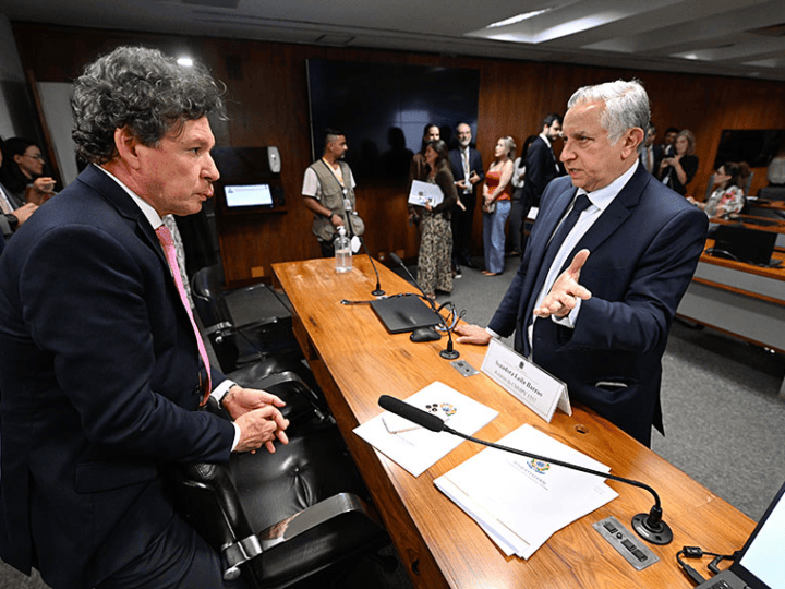 Comissão do Senado remarca relatório da MP que zerou taxa de compras de até US$ 50