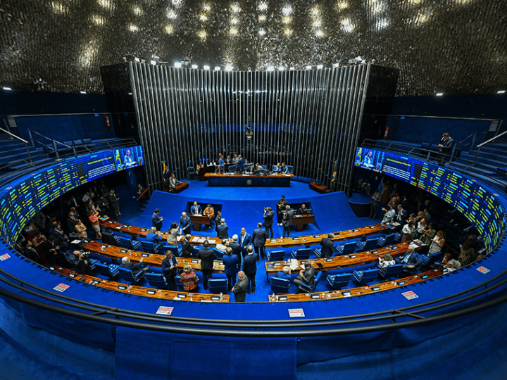 Senadores defendem impeachment de Alexandre de Moraes após relatório da PF