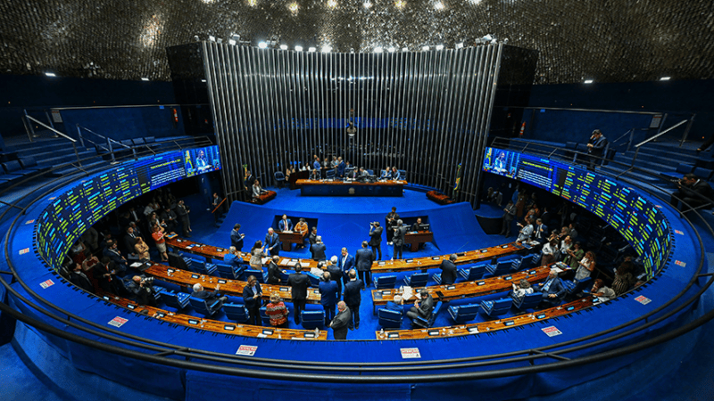 Senadores defendem impeachment de Alexandre de Moraes após relatório da PF
