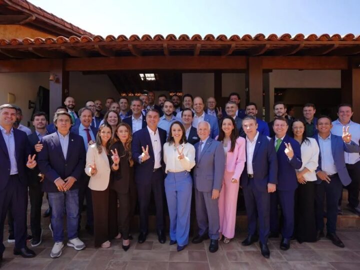 Podemos anuncia apoio a Flávio Bolsonaro e aliança pode fortalecer o protagonismo do Espírito Santo na política nacional