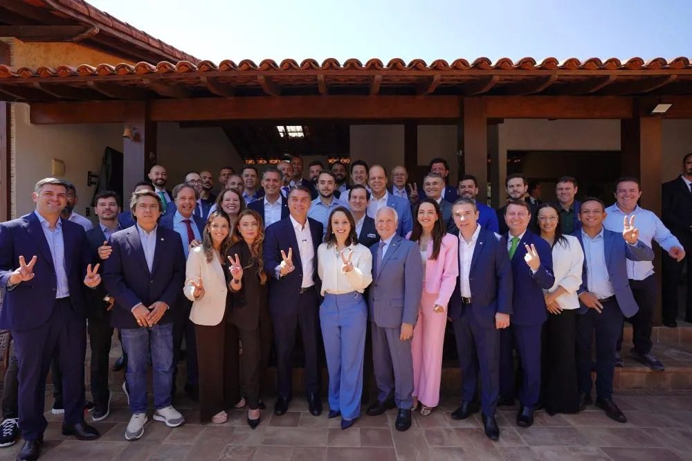 Podemos anuncia apoio a Flávio Bolsonaro e aliança pode fortalecer o protagonismo do Espírito Santo na política nacional