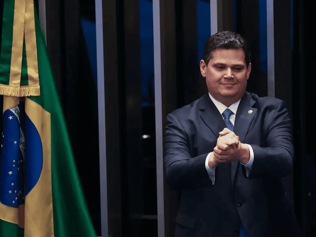 Alcolumbre marca para terça-feira primeira discussão da PEC do fim da escala 6×1