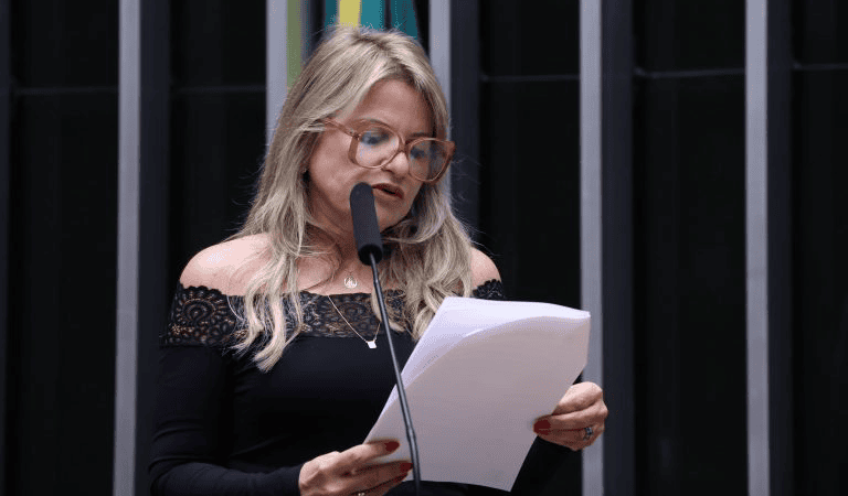 Câmara aprova consultas no SUS para orientar jovens sobre saúde reprodutiva