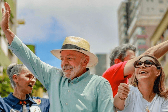 Campanha de Lula aciona TSE por suspensão de serviços consulares dos EUA