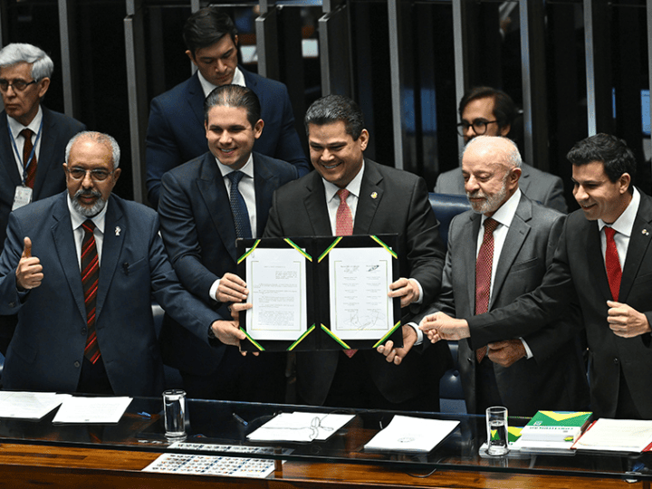 Congresso promulga fim da escala 6×1 e aposentadoria especial para agentes de saúde