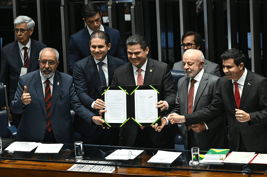 Congresso promulga fim da escala 6×1 e aposentadoria especial para agentes de saúde