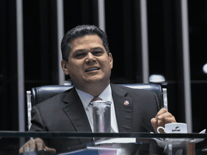 Davi celebra terceira descoberta de petróleo em poço no litoral do Amapá