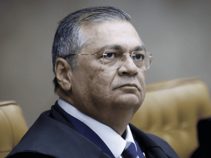 Dino manda PF investigar possível interferência estrangeira nas eleições