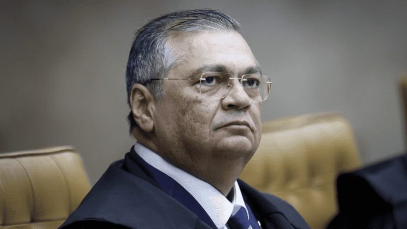 Dino manda PF investigar possível interferência estrangeira nas eleições