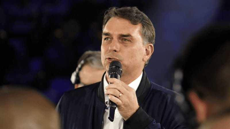 Flávio detalha propostas de mudança na Constituição durante campanha