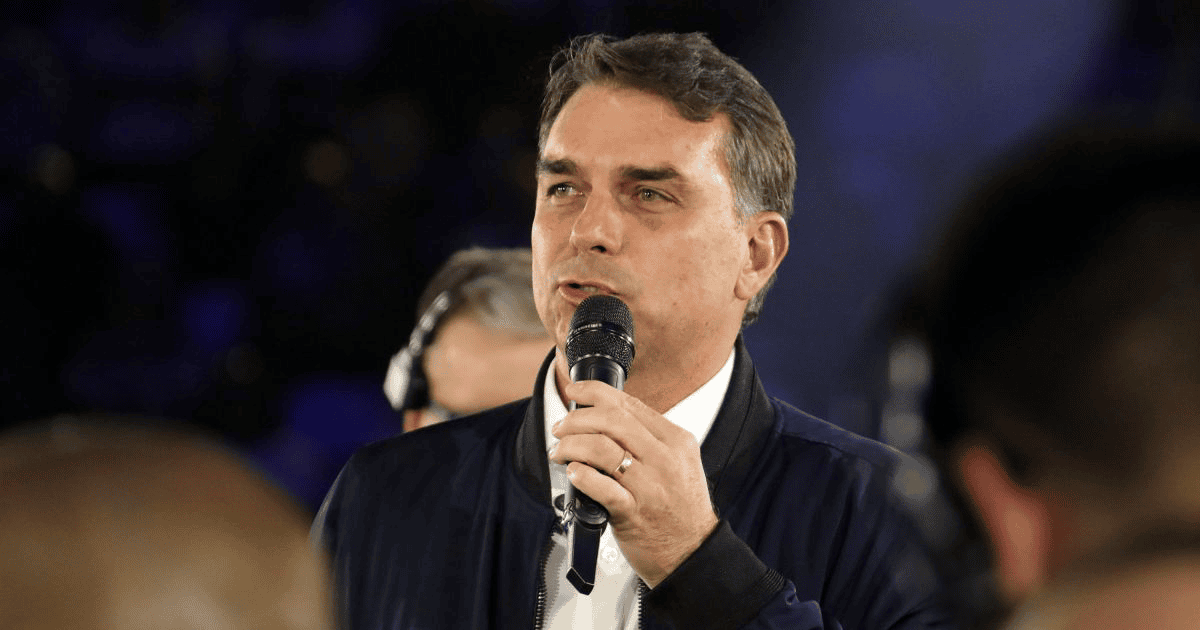 Flávio detalha propostas de mudança na Constituição durante campanha