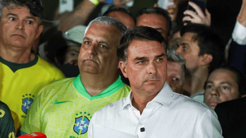 Investigações contra Flávio Bolsonaro podem continuar no STF mesmo sem foro privilegiado