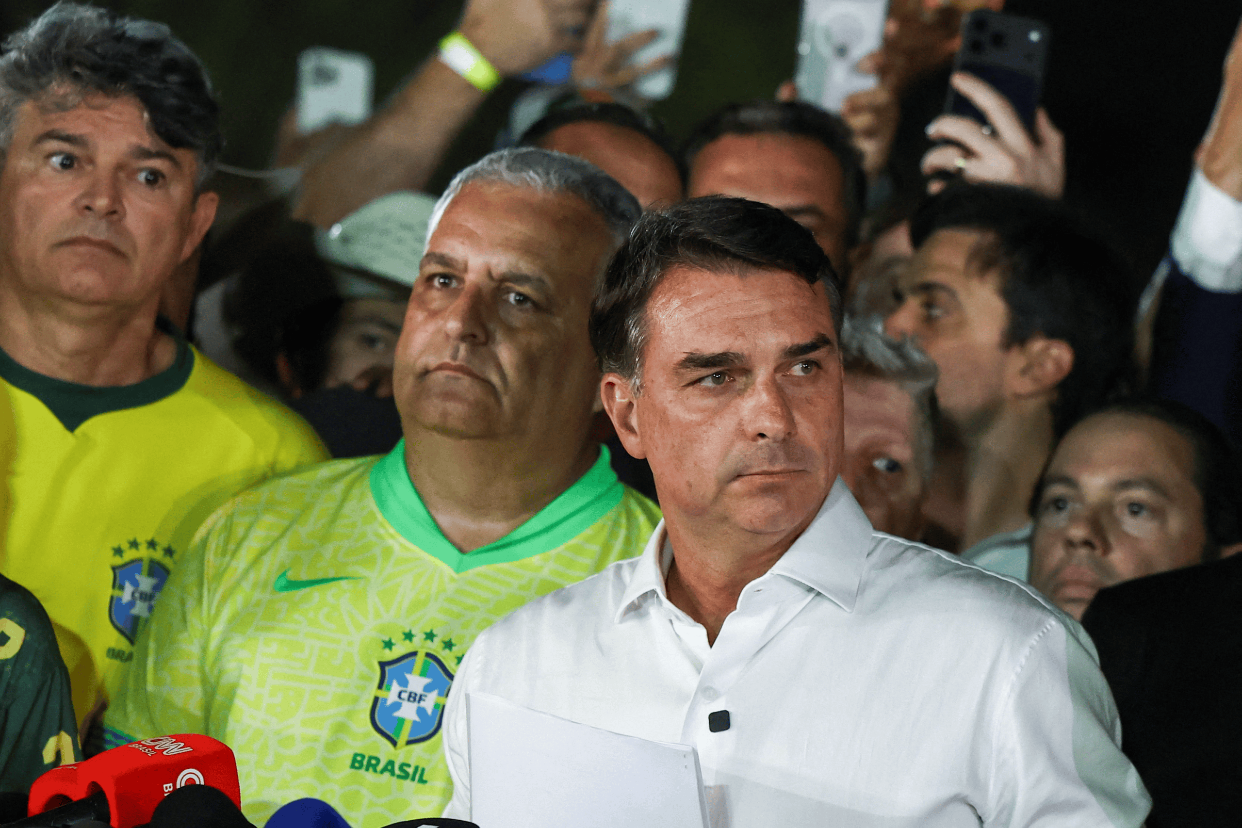 Investigações contra Flávio Bolsonaro podem continuar no STF mesmo sem foro privilegiado