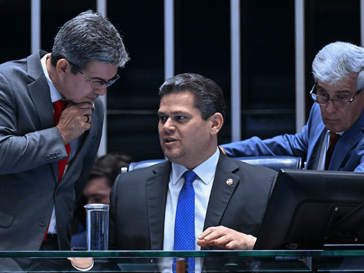 PEC que acaba com escala 6×1 começa a tramitar no Plenário do Senado