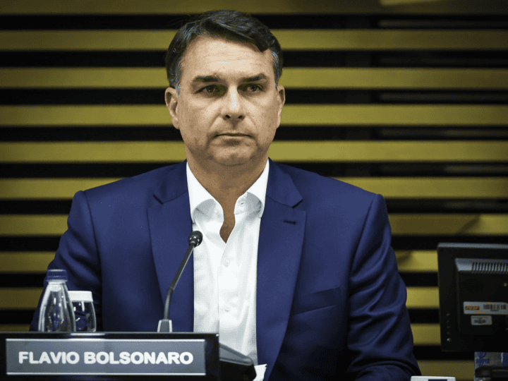 PF investiga empréstimo do BRB a Flávio Bolsonaro para compra de mansão de R$ 6 milhões