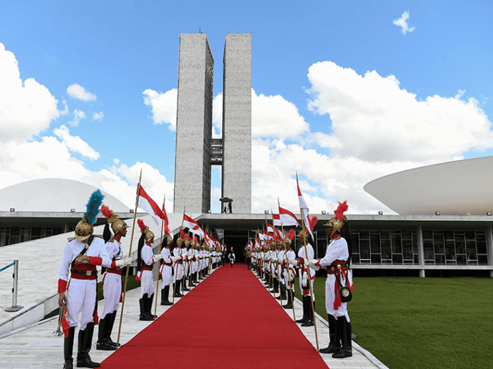 Presidente e governadores eleitos tomarão posse em novas datas em 2027