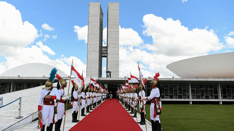Presidente e governadores eleitos tomarão posse em novas datas em 2027