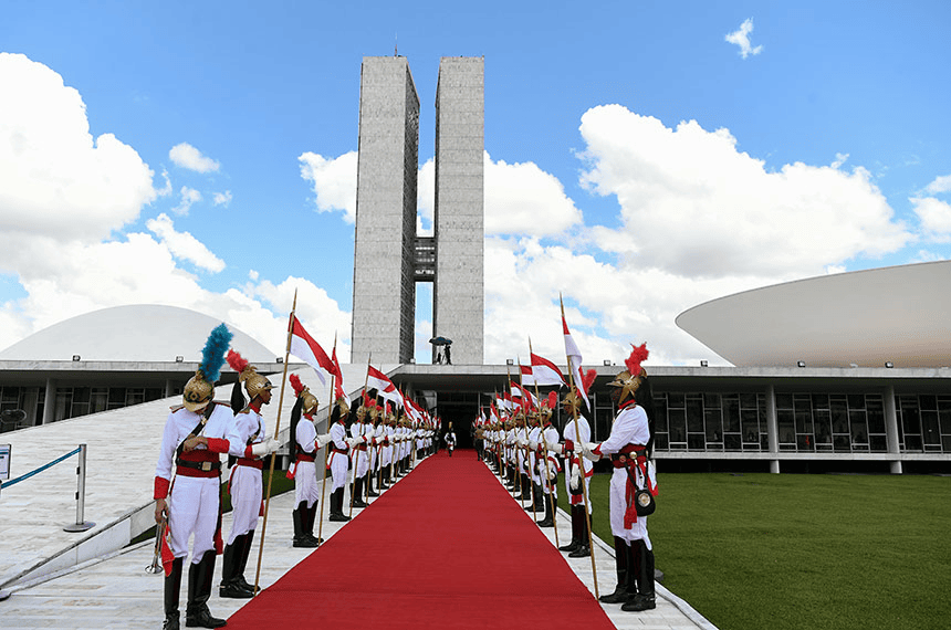 Presidente e governadores eleitos tomarão posse em novas datas em 2027