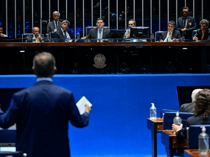 Senado aprova Enamed obrigatório para exercício da medicina