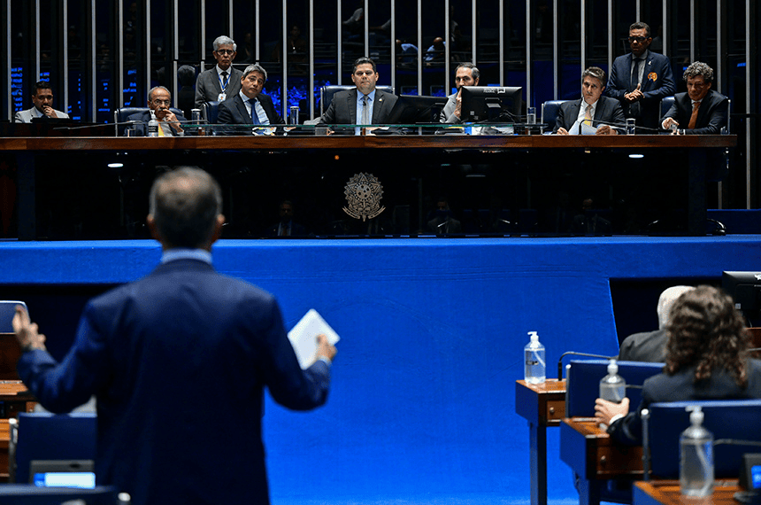 Senado aprova Enamed obrigatório para exercício da medicina