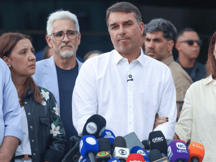 STF nega ter ordenado buscas em endereços de Flávio Bolsonaro