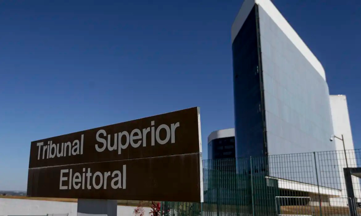 TSE dá 48 horas para Meta responder a denúncias da campanha de Lula