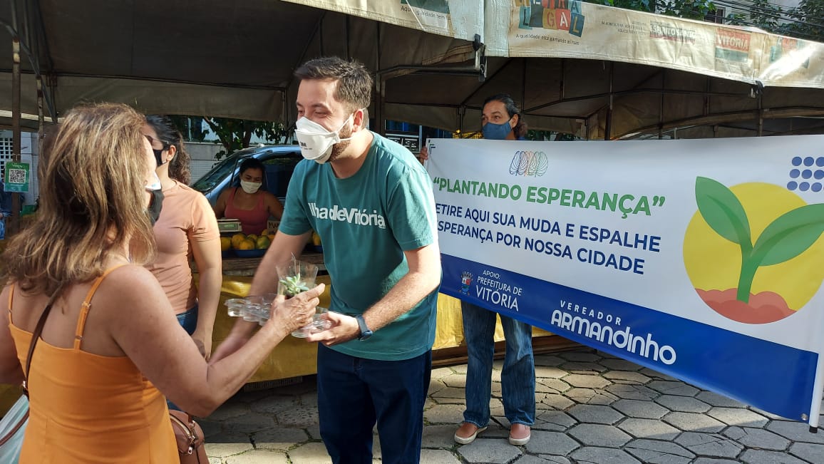 Vereador de Vitória realiza ação em homenagem ao Dia Mundial do Meio Ambiente