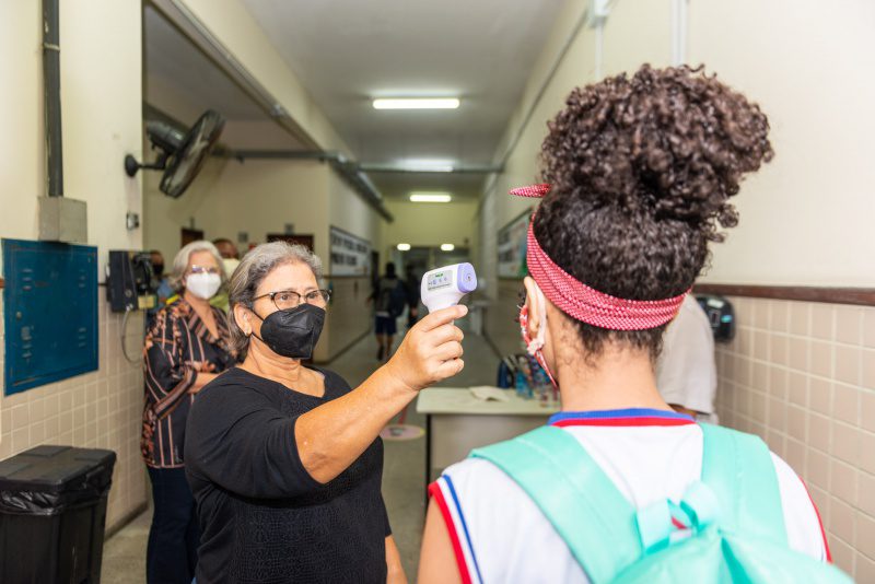 Coordenadores de escolas municipais participam de formação sobre acolhimento de estudantes e trabalhadores