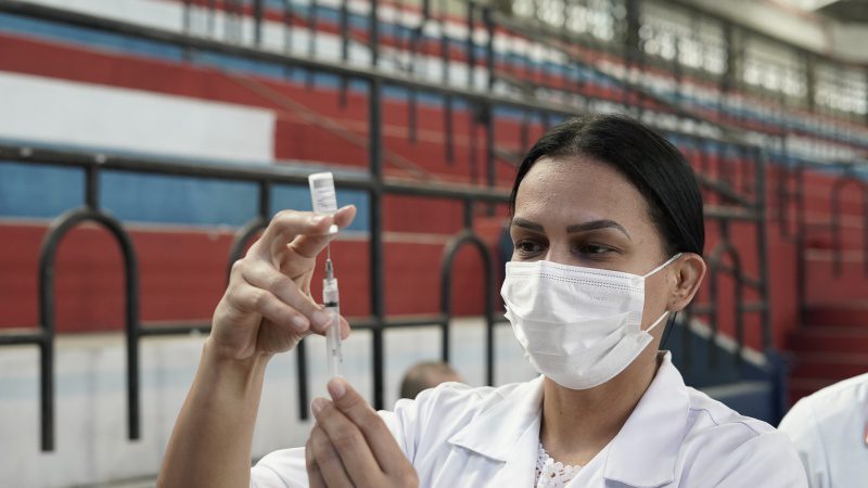 Mais vacinação contra Covid-19 neste sábado (06) em Vitória